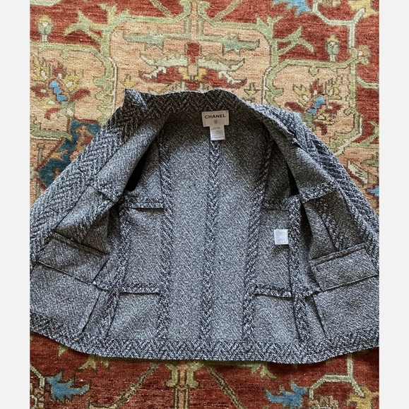 💕SOLD to Daina💕CHANEL Jacket Grey w/ CC Buttons - Picture 5 of 11